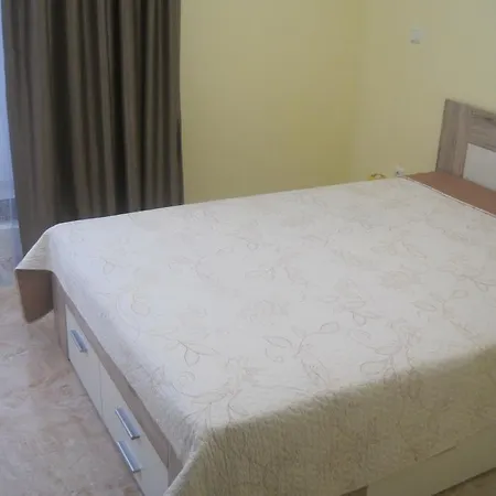 Admiral Apartment *